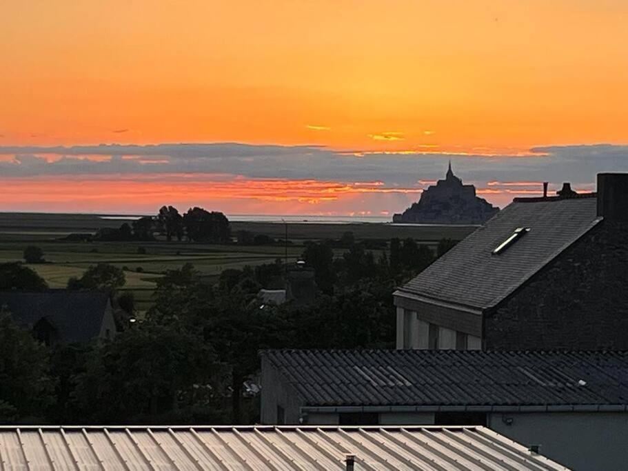 Maison 5 P, Face Mont St Michel ユイヌ・シュル・メール エクステリア 写真